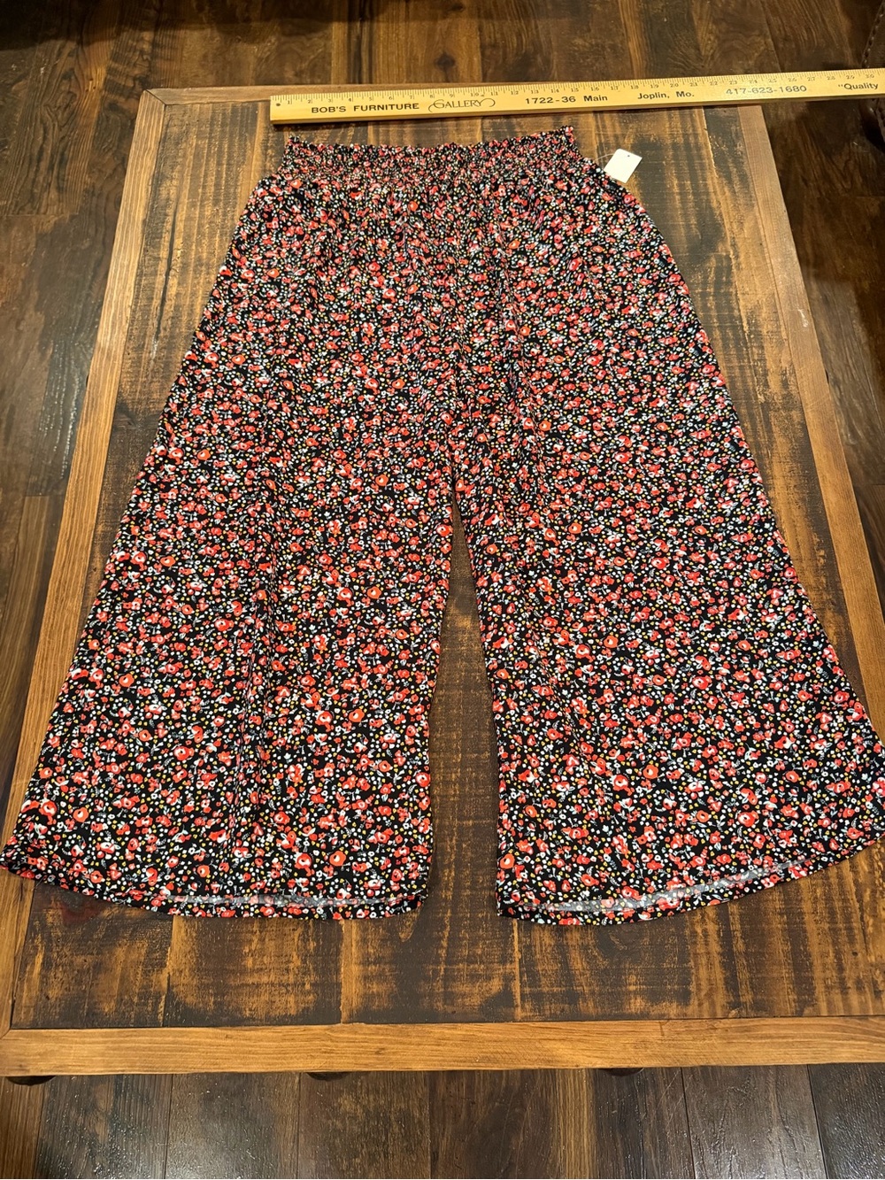 Eyeshadow Black Wide Leg Floral Culottes with Red & White Blooms